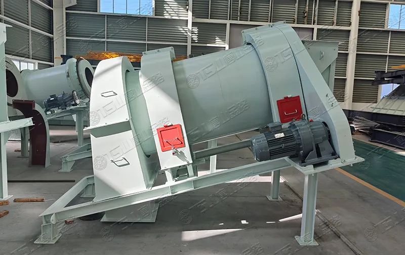 機(jī)制砂防離析、防揚(yáng)塵，有經(jīng)驗(yàn)的砂廠都在用加濕拌和機(jī)